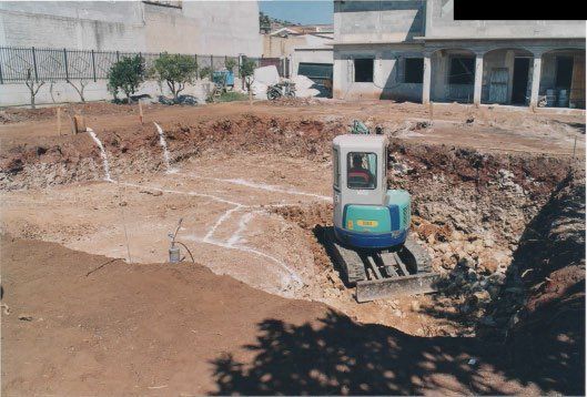 Scavi per la costruzione di una piscina