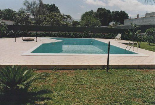 Piscina a sfioro