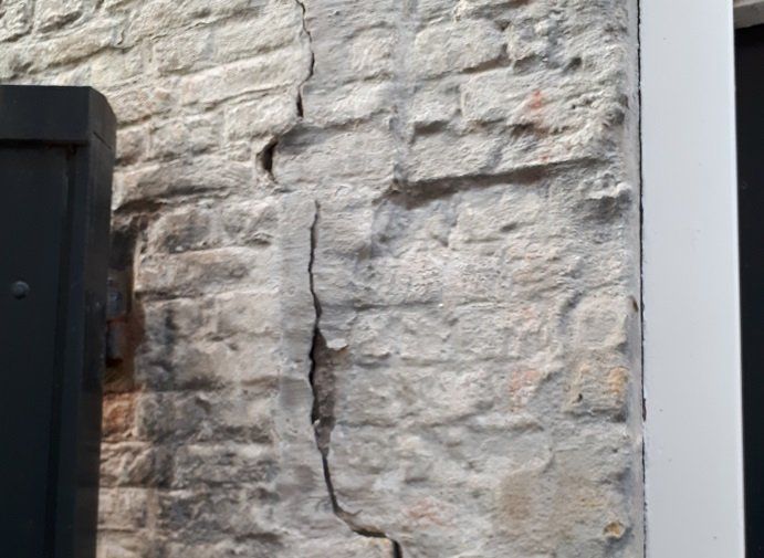 scheur-metselwerk