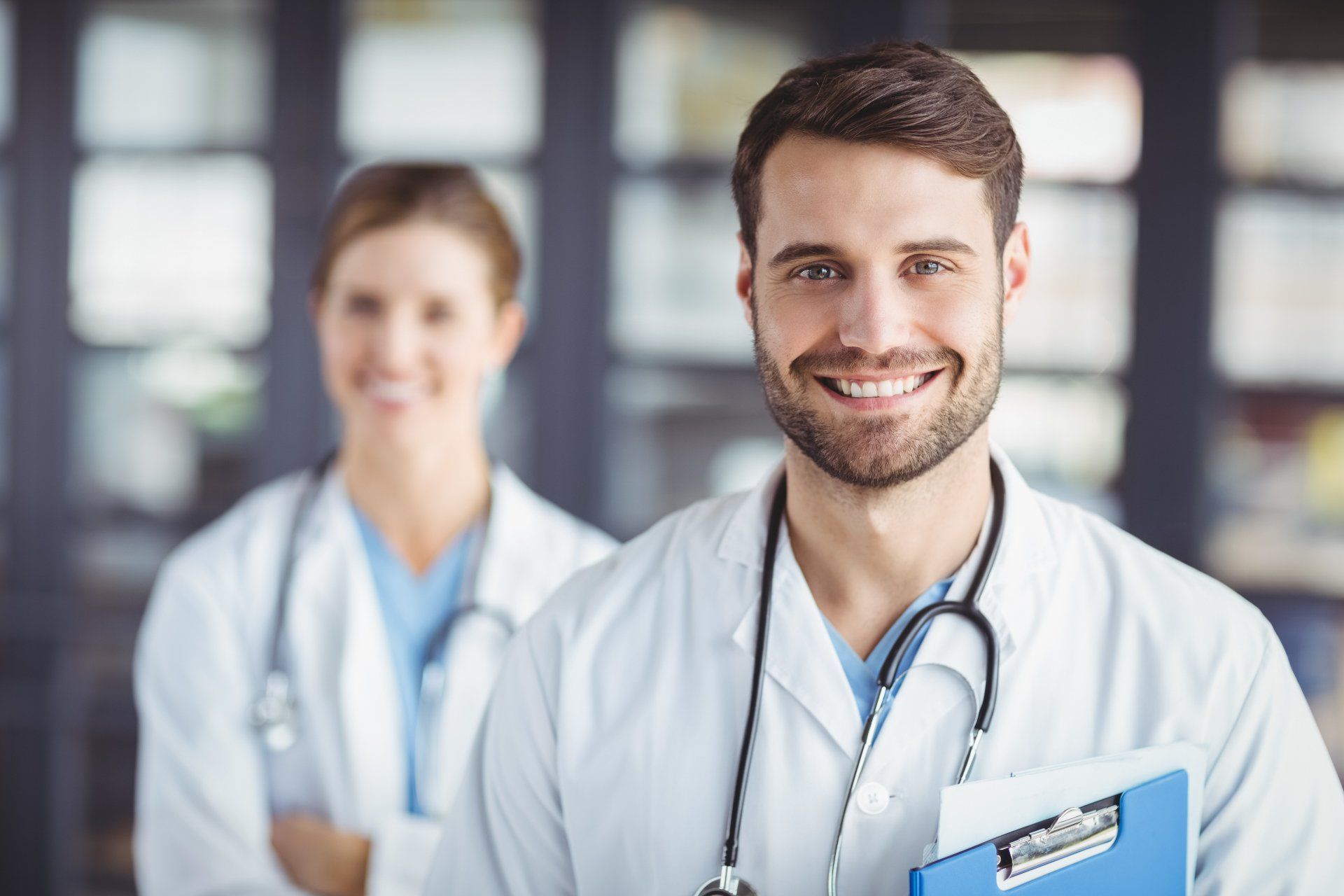 Doctor especialista en hemorroides