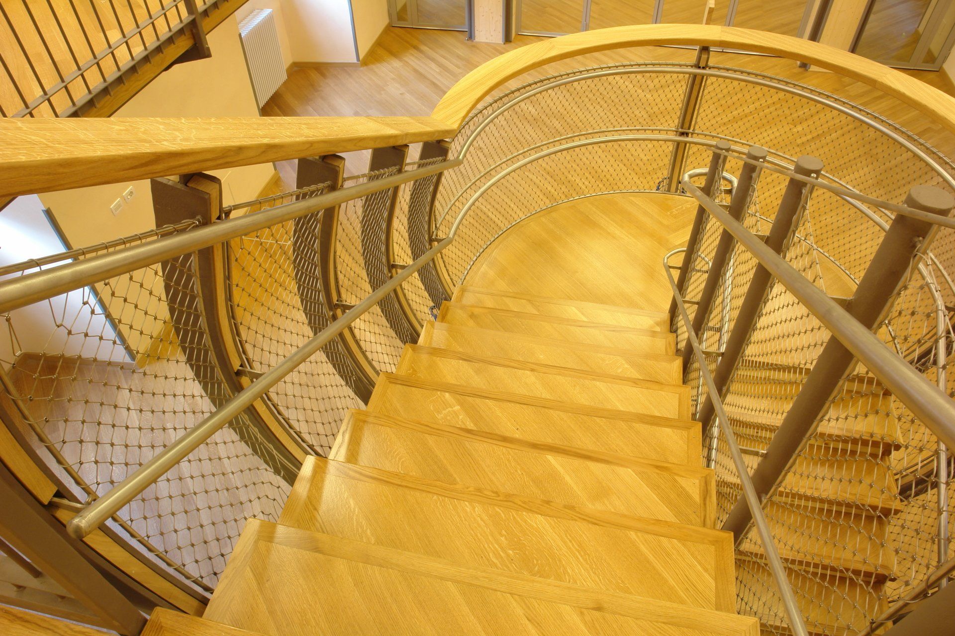 scala in legno con corrimano
