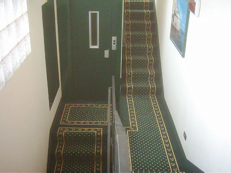 moquette decorata in un corridoio di albergo