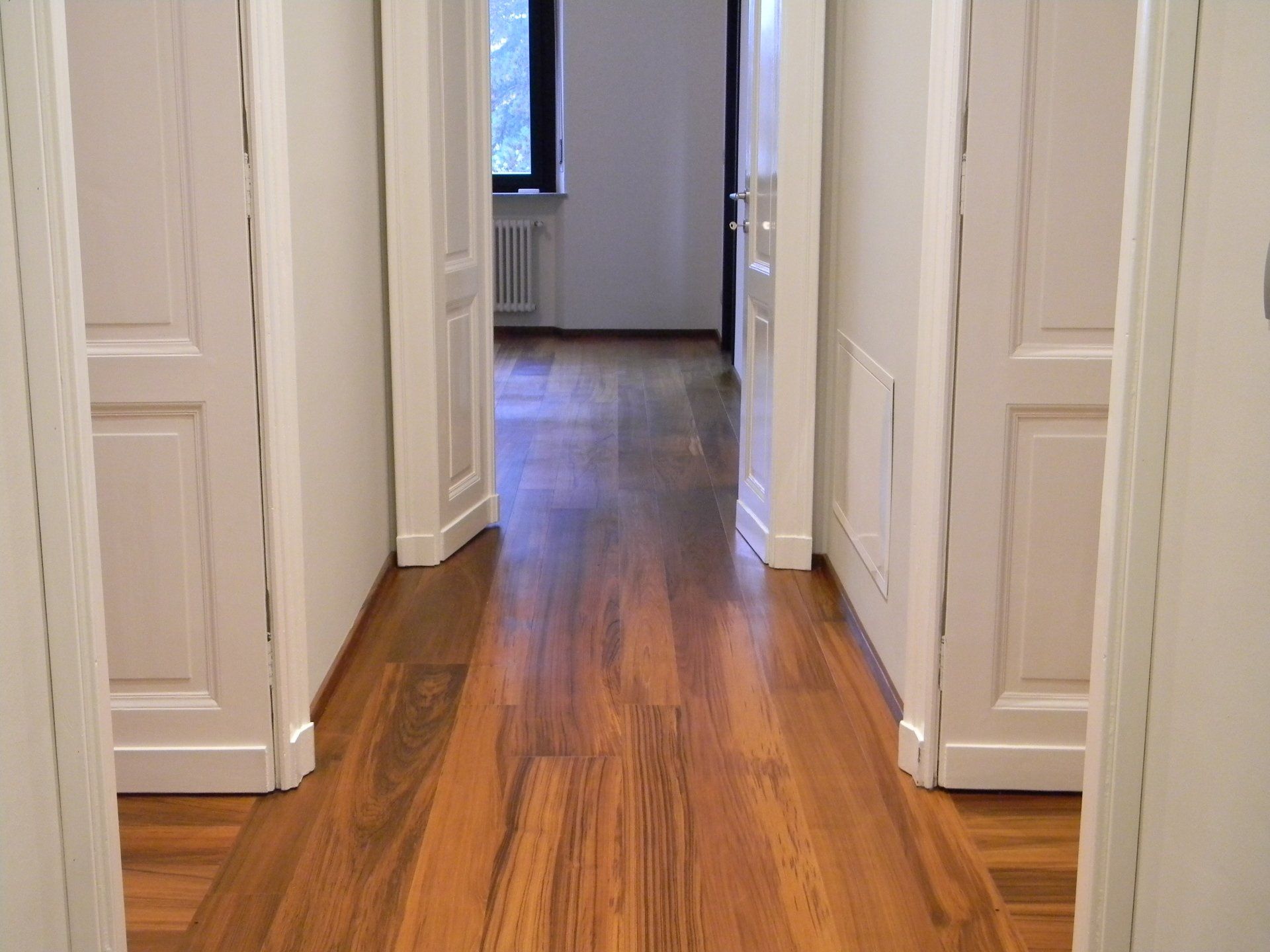 parquet in legno per corridoio