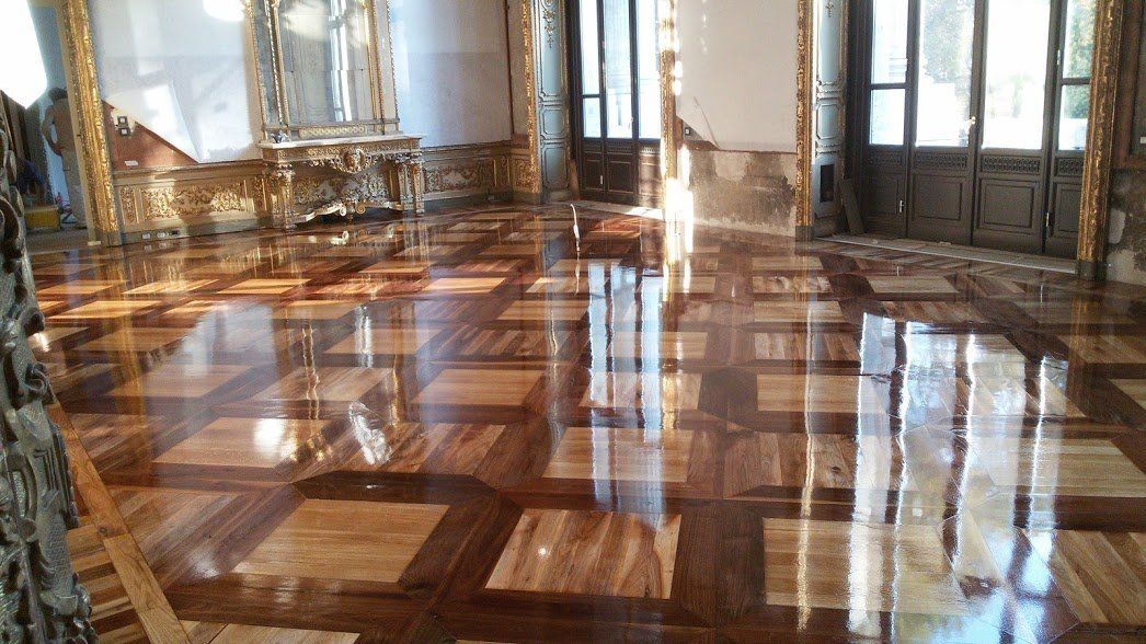 pavimento in legno lucido