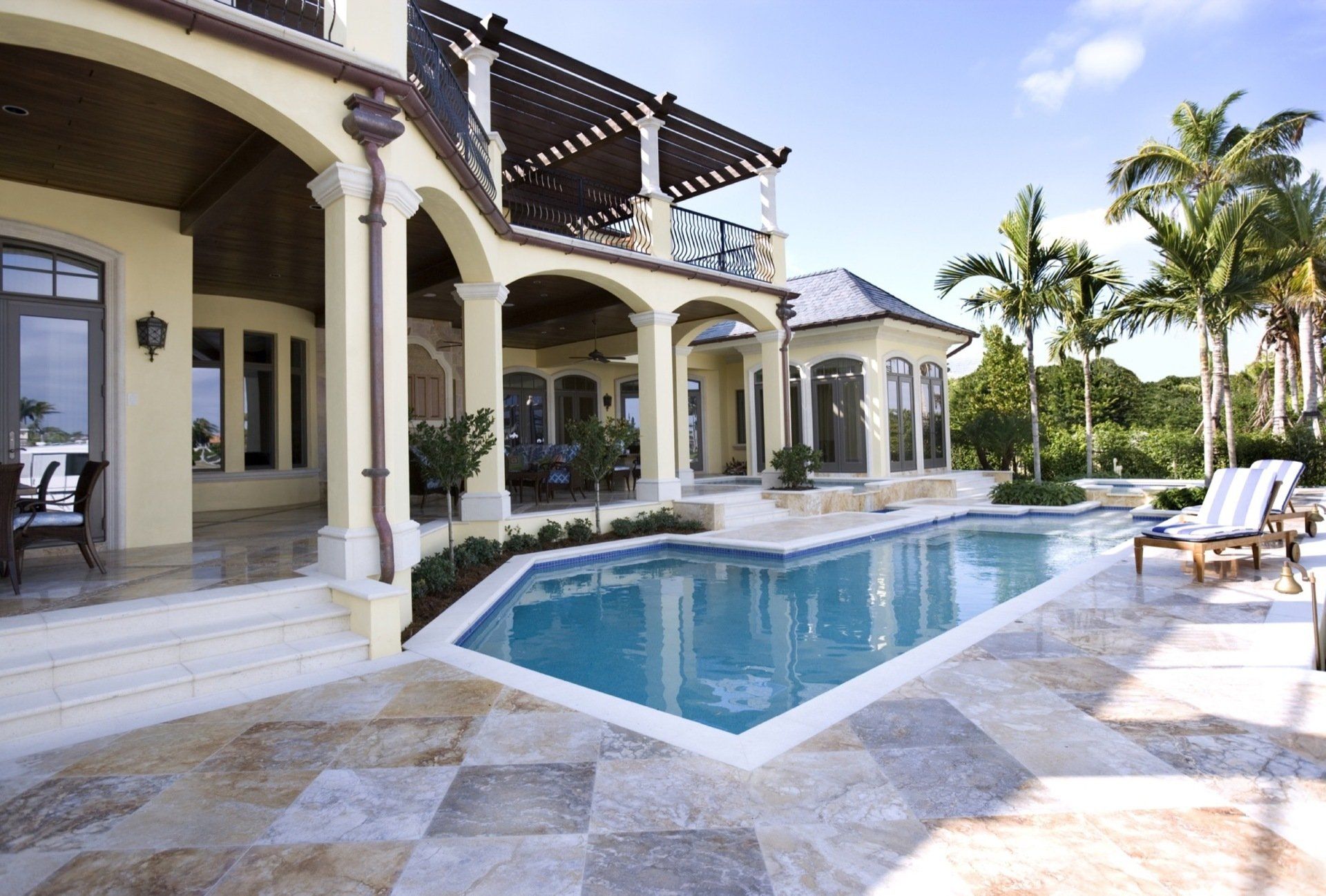photo of house and link to real estate listings