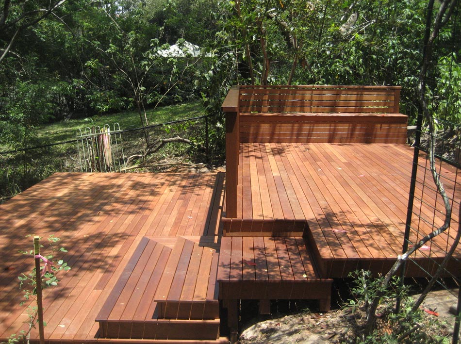 deck with steps