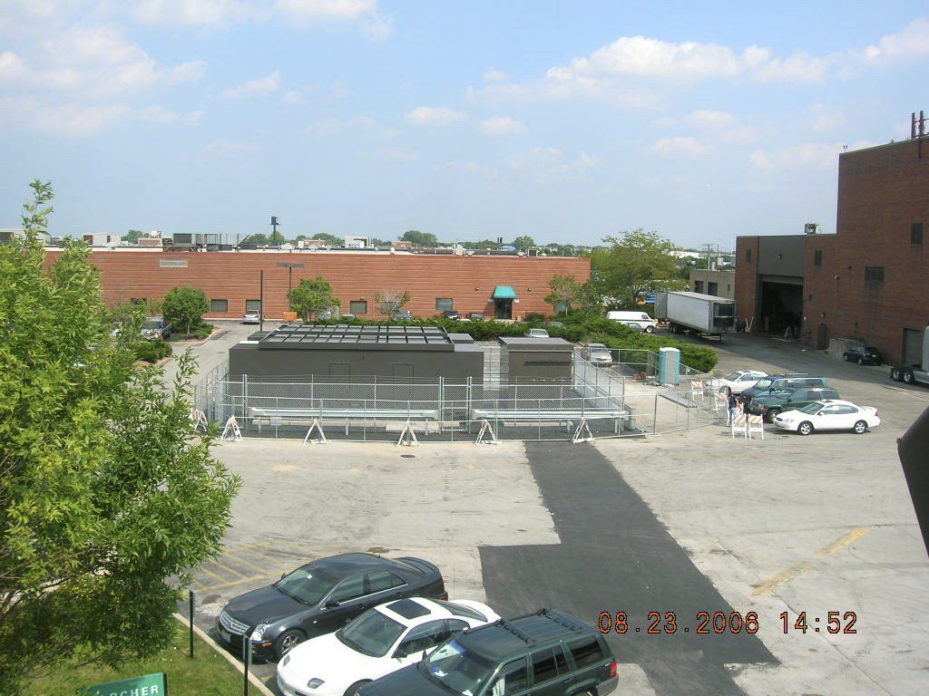 A lot of cars are parked in front of a brick building