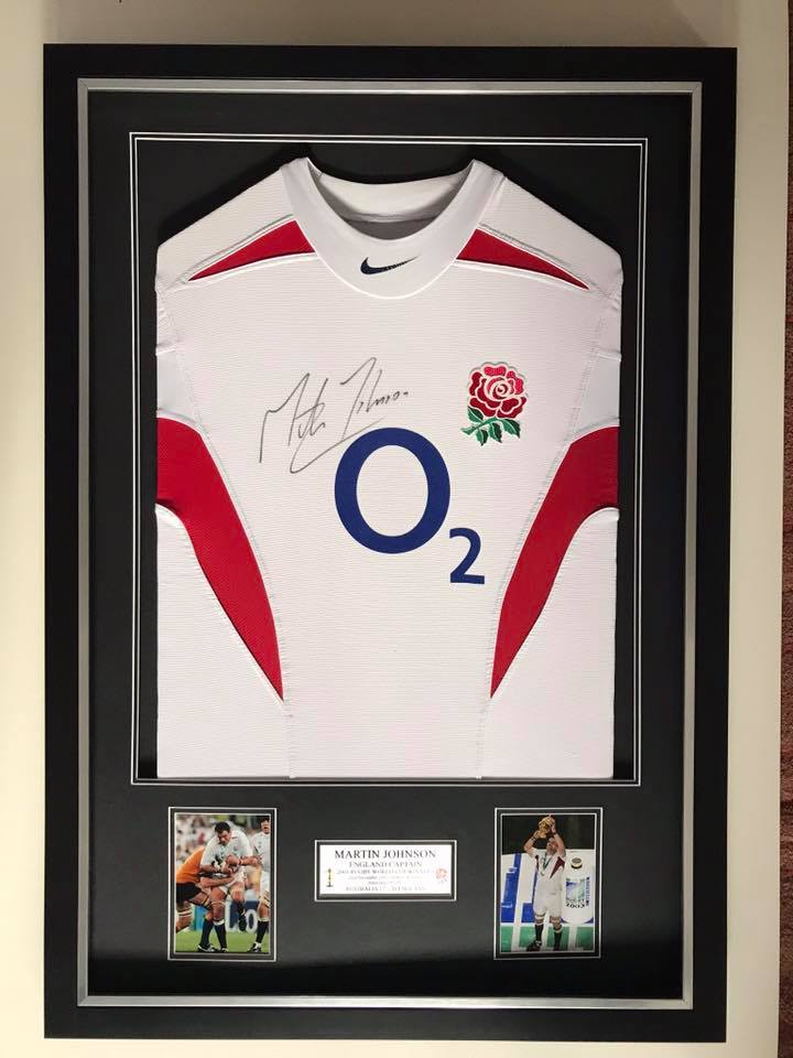 Autograph in jersey in frame