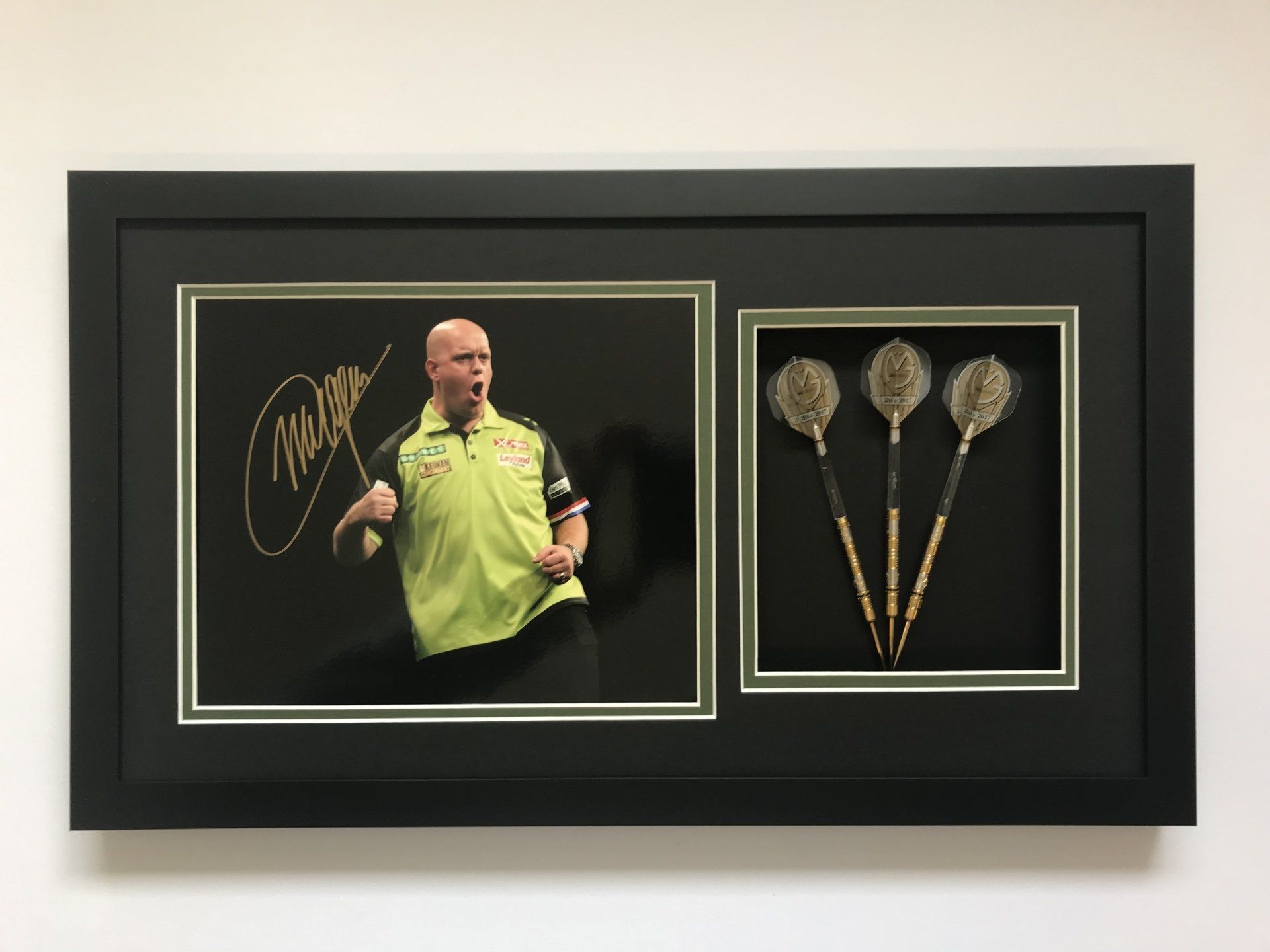 Autograph frame
