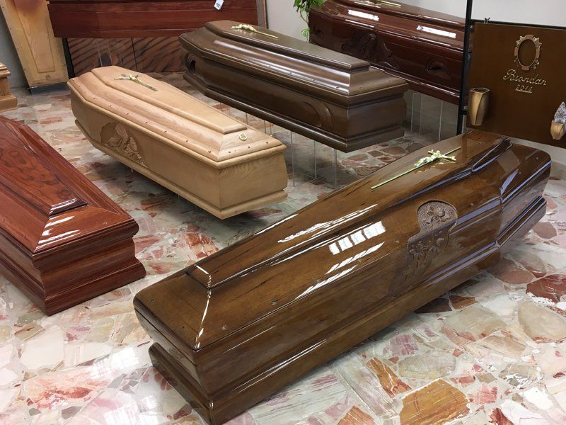 cofani funebri in legno