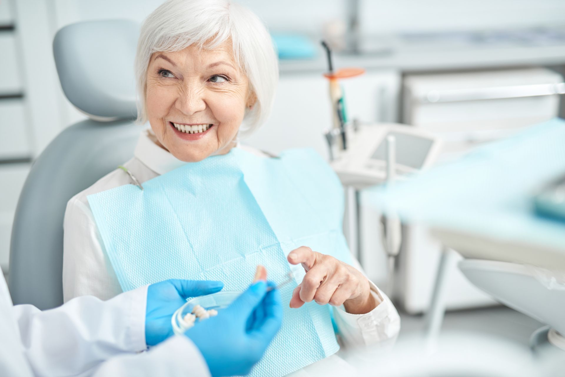Anziana dal dentista