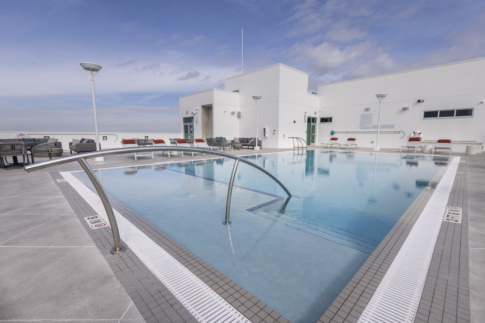 Vantage St. Pete Apartment Pool