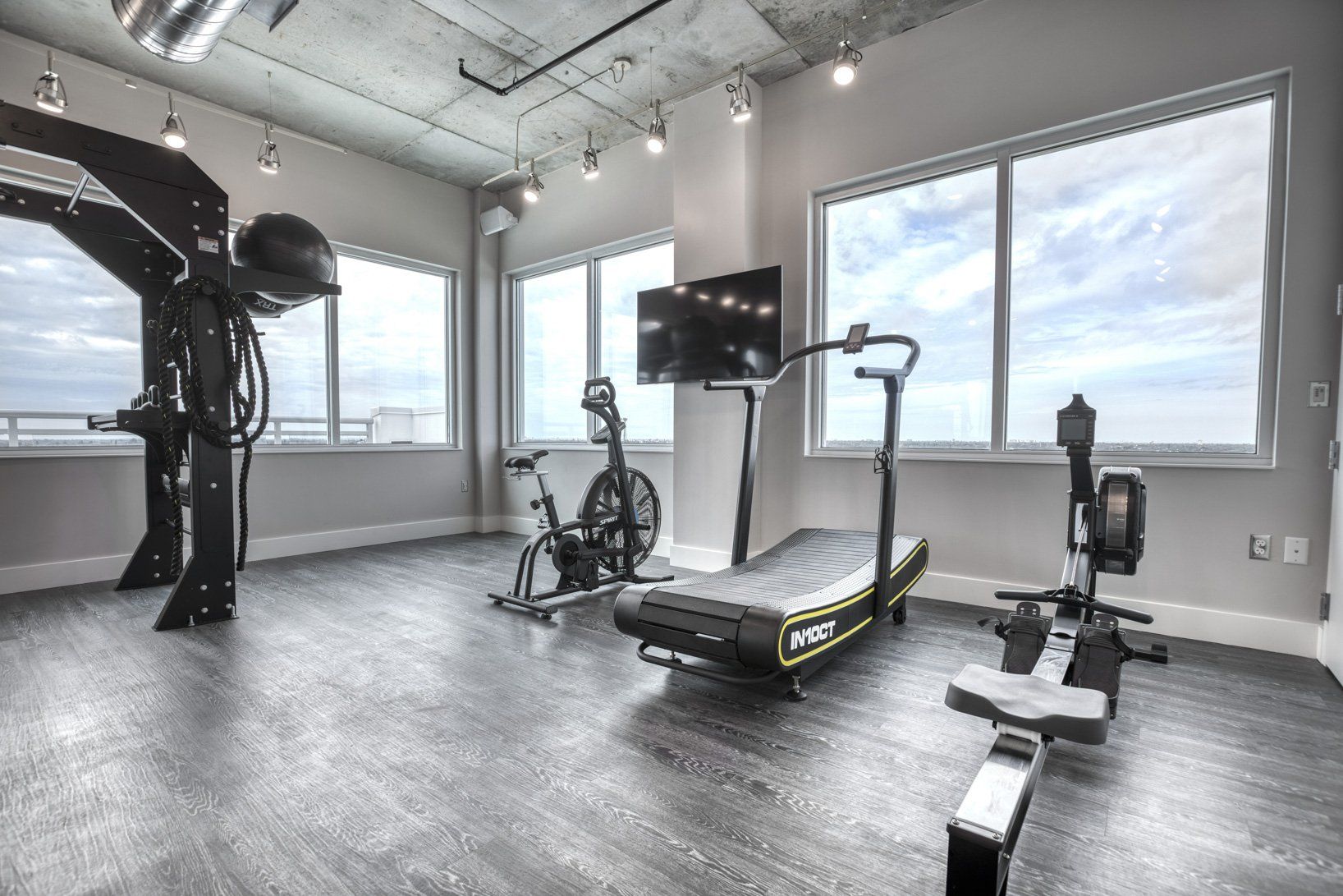 Vantage St. Pete Apartment Fitness Center with Treadmills