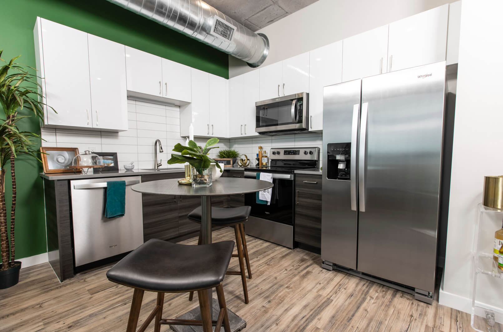 Vantage St. Pete Apartment Kitchen