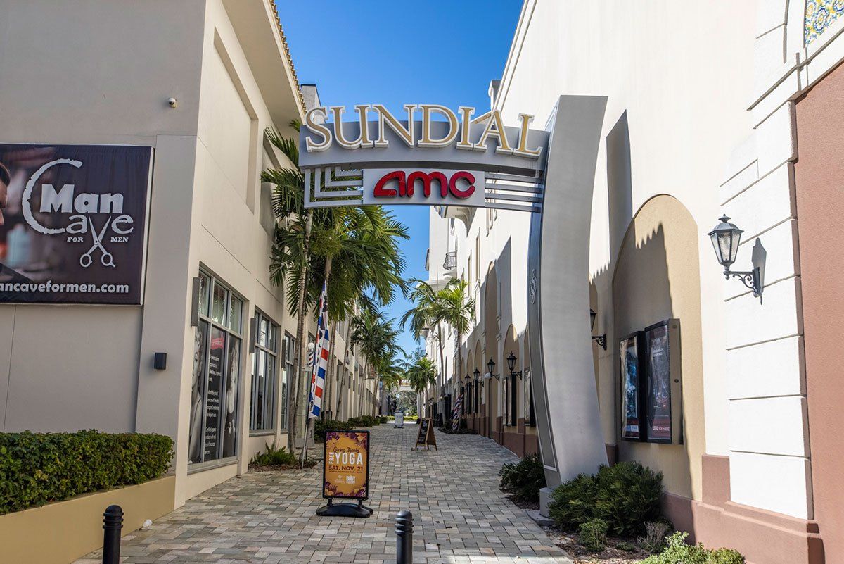 AMC near Vantage St. Pete Apartment