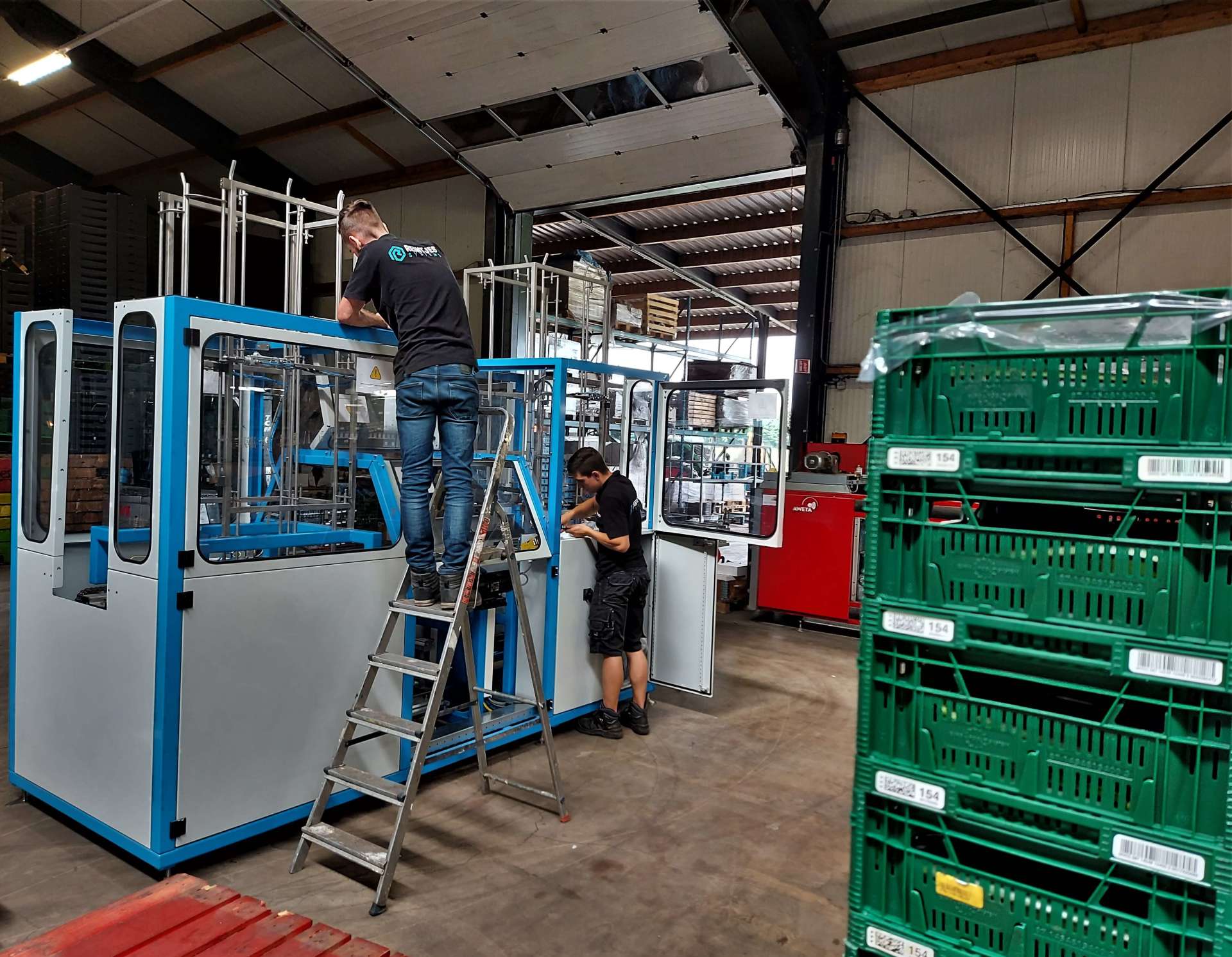 Reintjes Systems plaatst automatische kratten uitvouwmachine bij Tielen Groenten