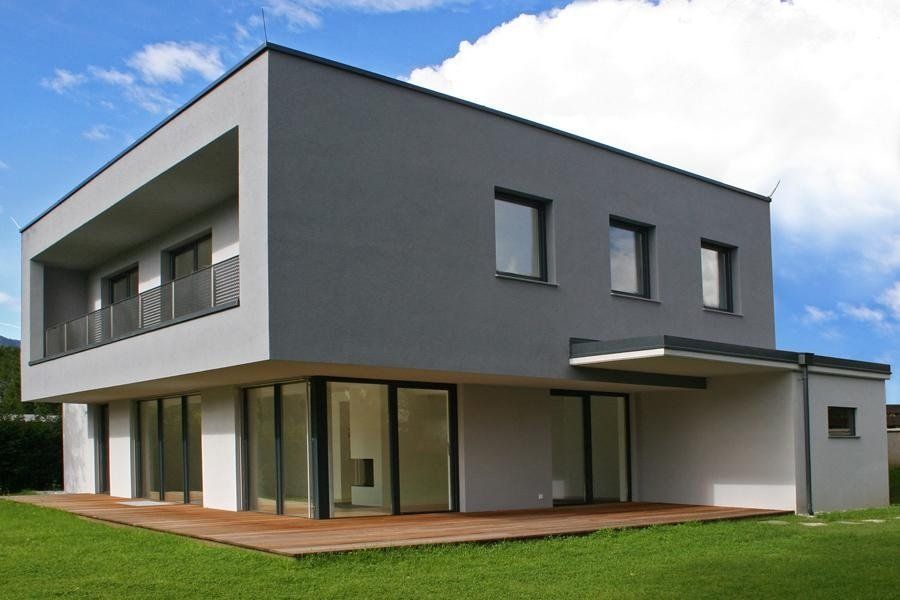 edificio con serramenti in alluminio e pvc