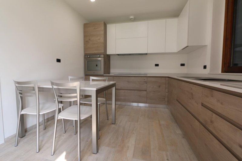 cucina angolare con forno a incasso