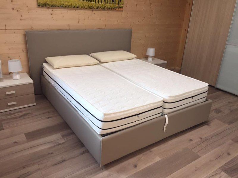 camera con letto matrimoniale