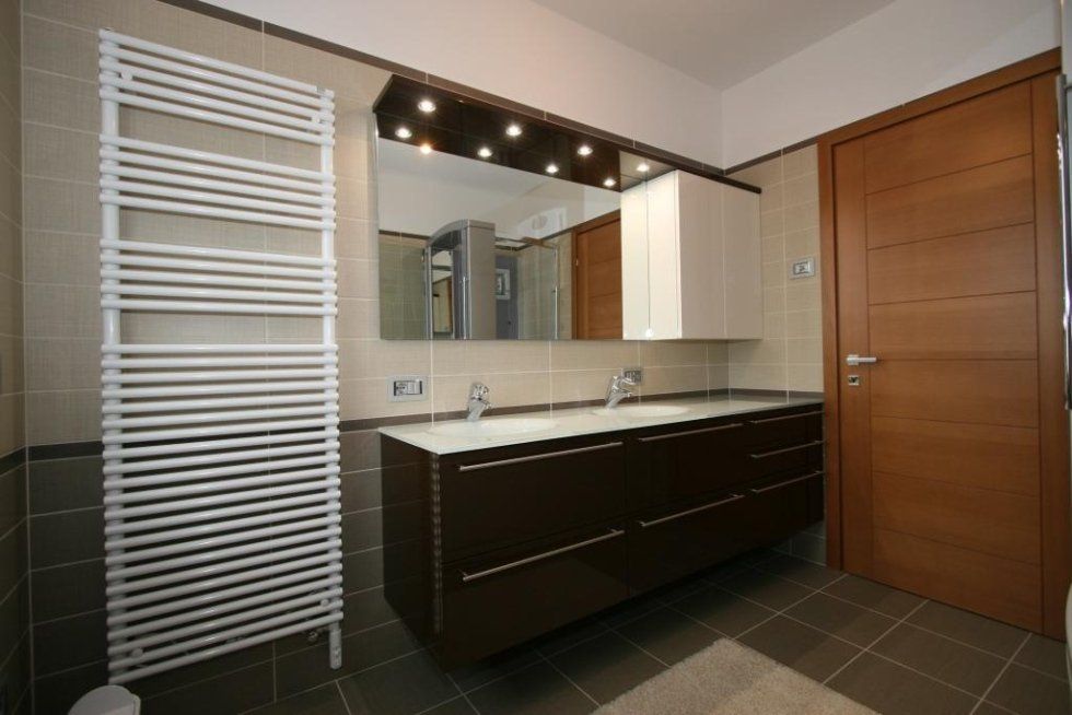 bagno con scaldasalviette