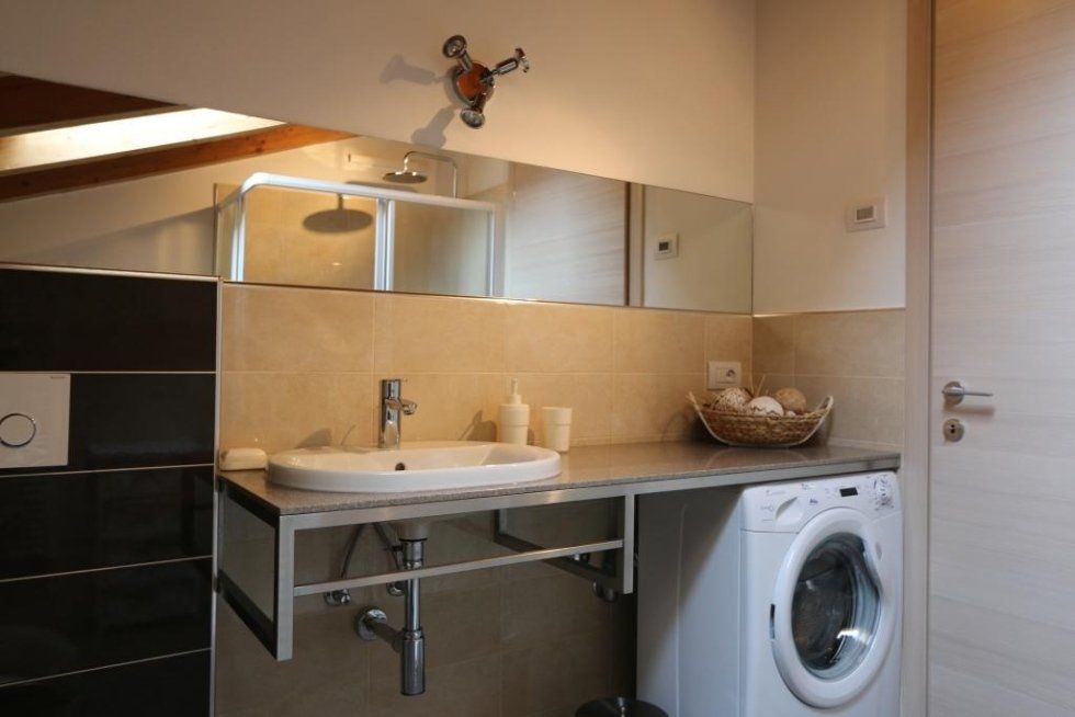 bagno con lavatrice