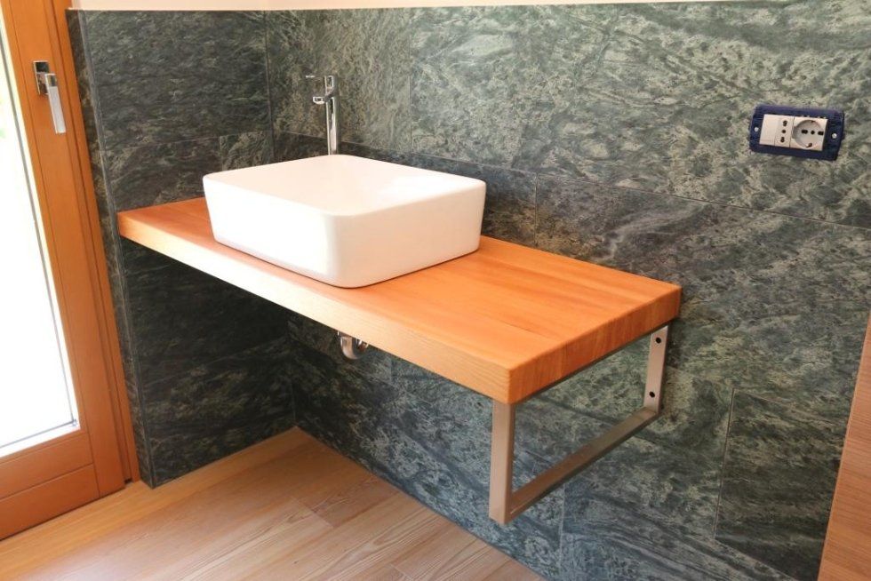 mensola in legno per lavabo in marmo