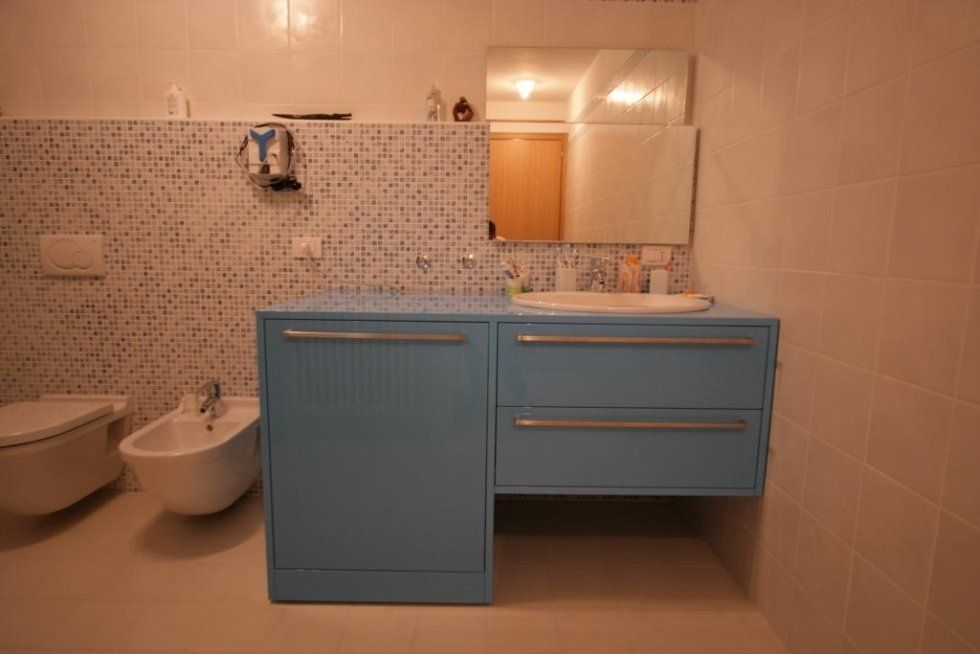 mobile da bagno celeste