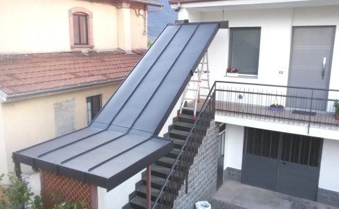 rivestimento copertura scala esterna in zinco titanio VM Zinc con doppia aggraffatura