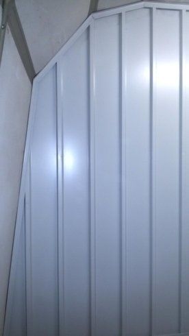rivestimento di parete interna in lamiera grecata bianco grigio