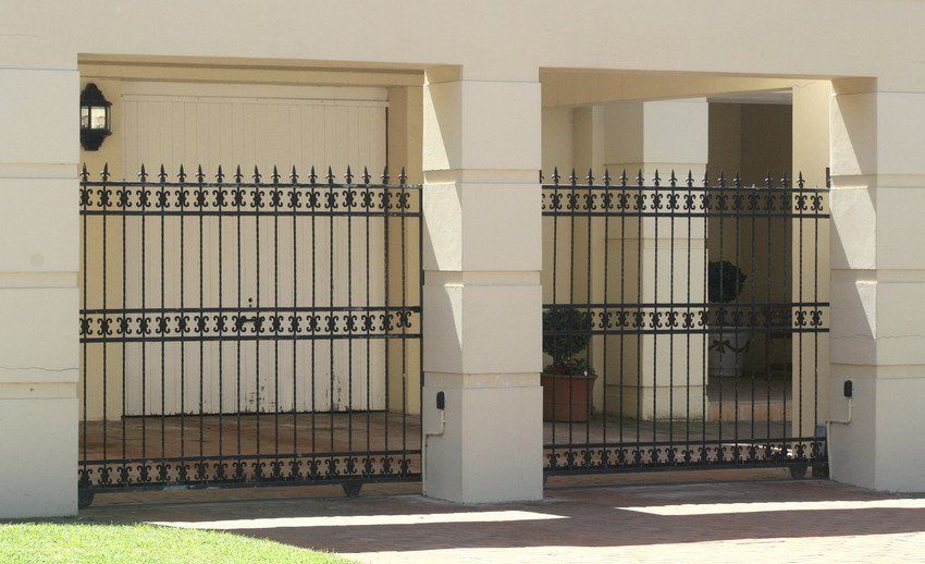SLIDING GATES