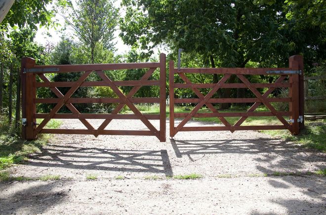WOODEN SWING GATE