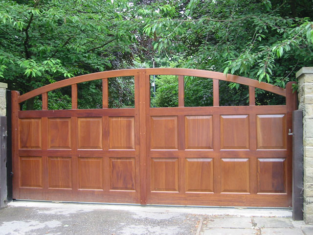 HARDWOOD GATES