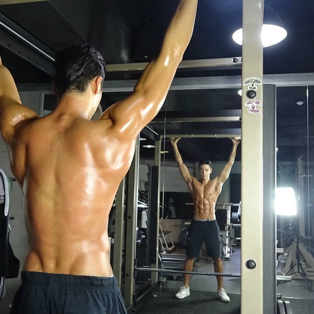 Guk Young Lee, 33, managed to maintain his body fat at less than 4% for more than 100 days, thus setting the world record for being the World's First to maintain less than 4% body fat for 100 days naturally (without using supplements, drugs or any other substances), according to the Academy Of World Records.