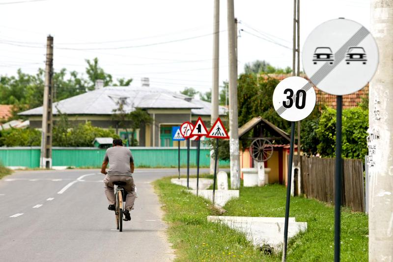 Most road signs per kilometer: The Four Brothers village sets world record