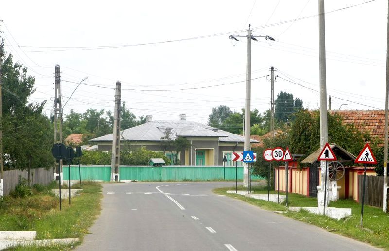 Most road signs per kilometer: The Four Brothers village sets world record
