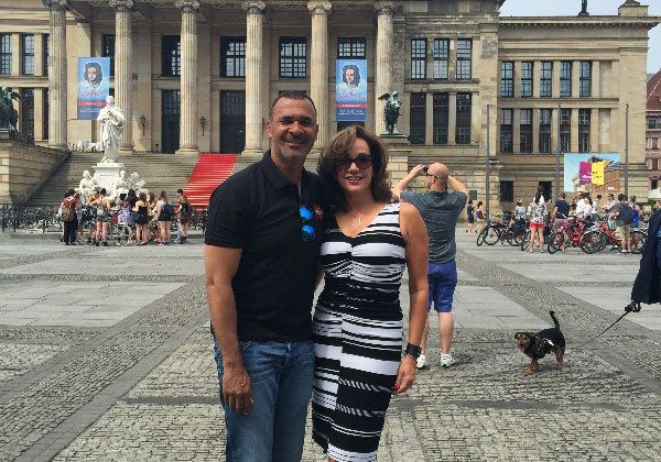 corrinne and ruud in a plaza