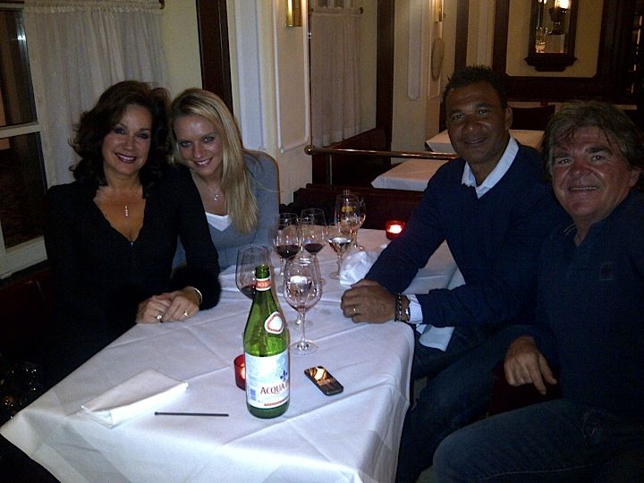 corrinne with ruud and their friends at a table