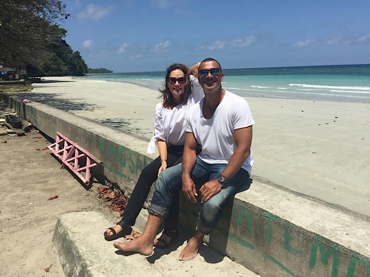 corrinne and ruud at the beach