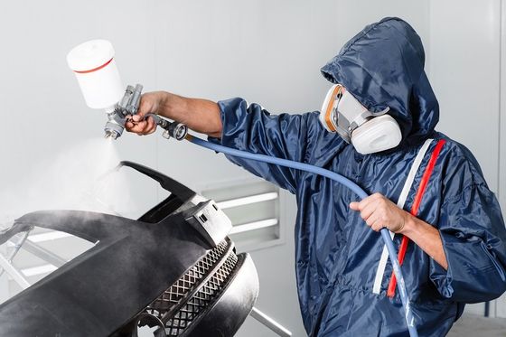 Riparazione della carrozzeria di un'auto