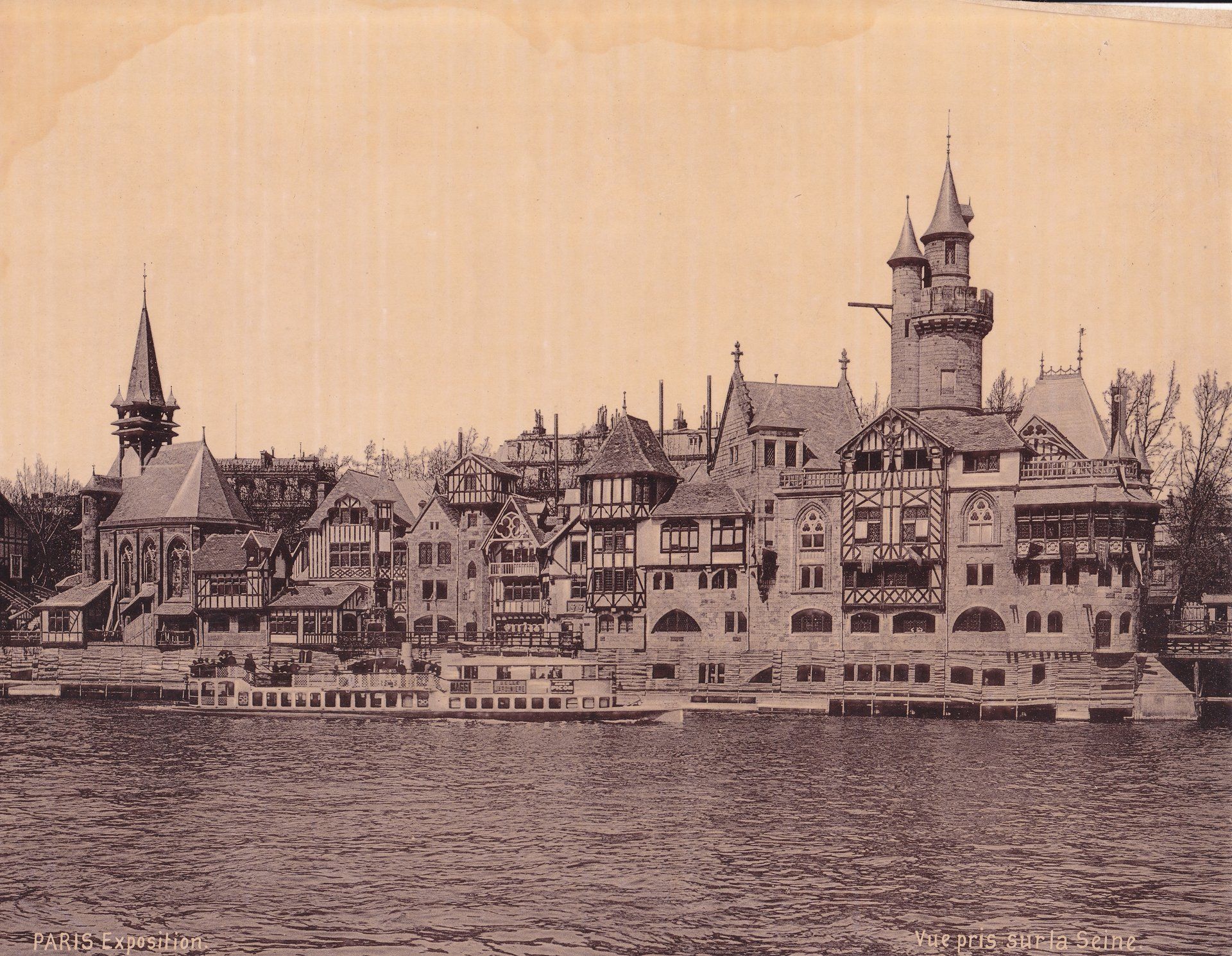 PARIS Exposition. Vue pris surla Seine.