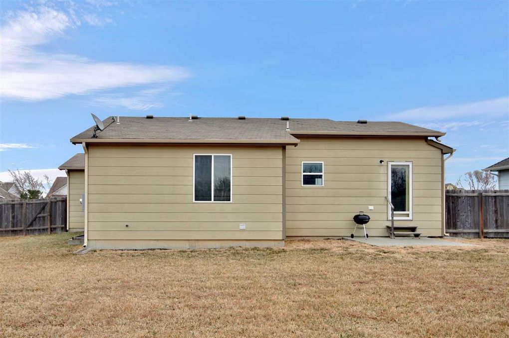 2109 S. Stoneybrook St., Wichita, KS 67207 Spacious Backyard 2