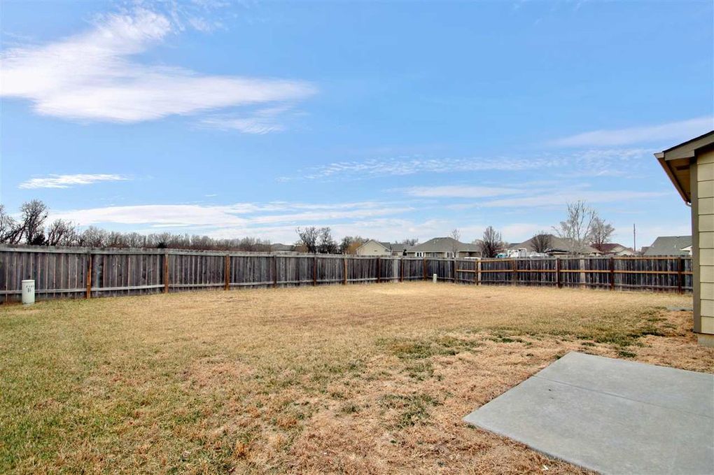 2109 S. Stoneybrook St., Wichita, KS 67207 Spacious Backyard