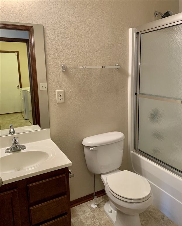 2109 S. Stoneybrook St., Wichita, KS 67207 Second Bathroom