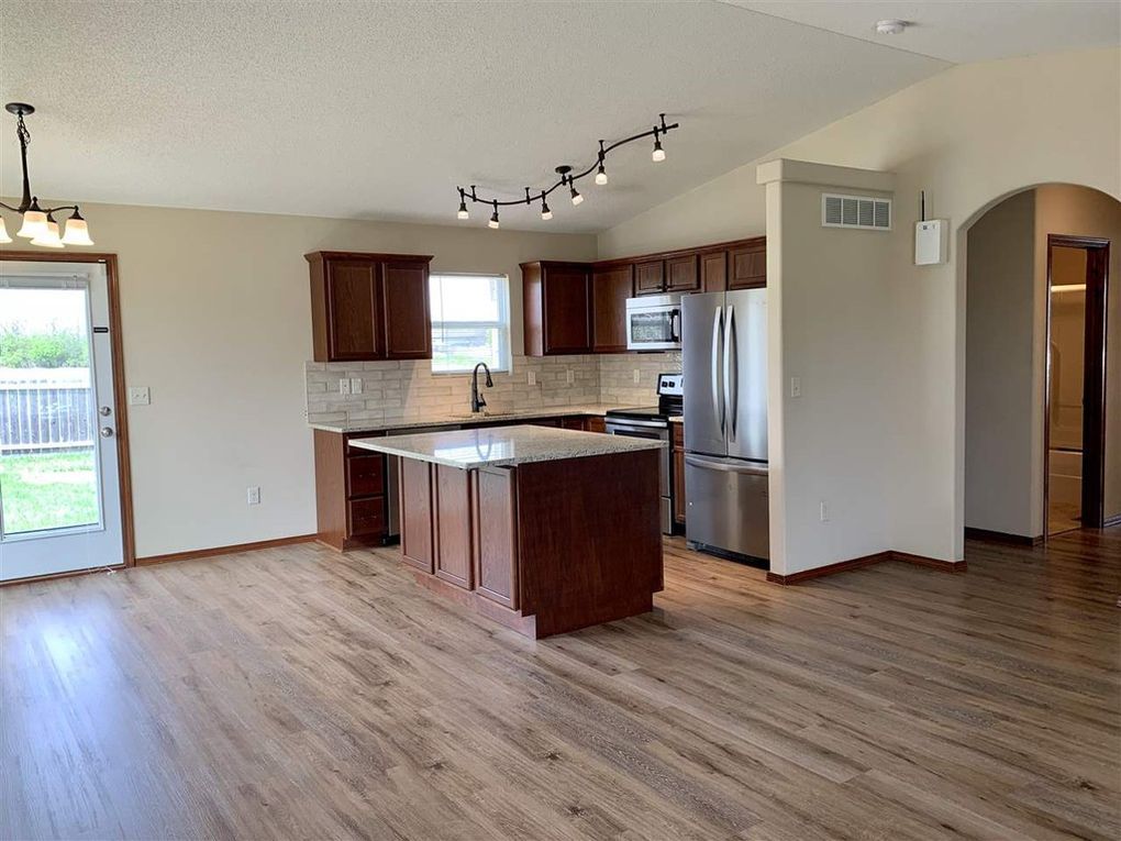 2109 S. Stoneybrook St., Wichita, KS 67207 Open Floor Plan
