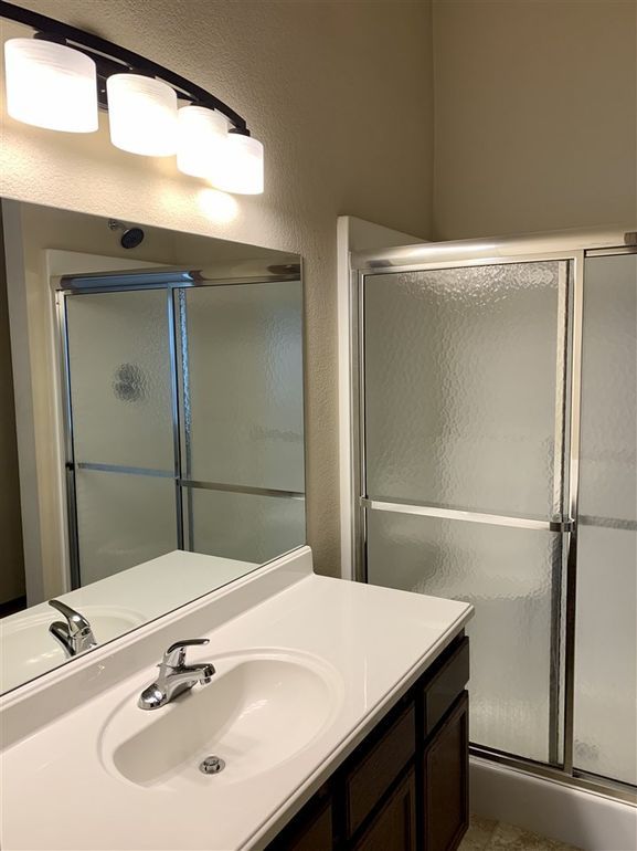 2109 S. Stoneybrook St., Wichita, KS 67207 Master Bathroom