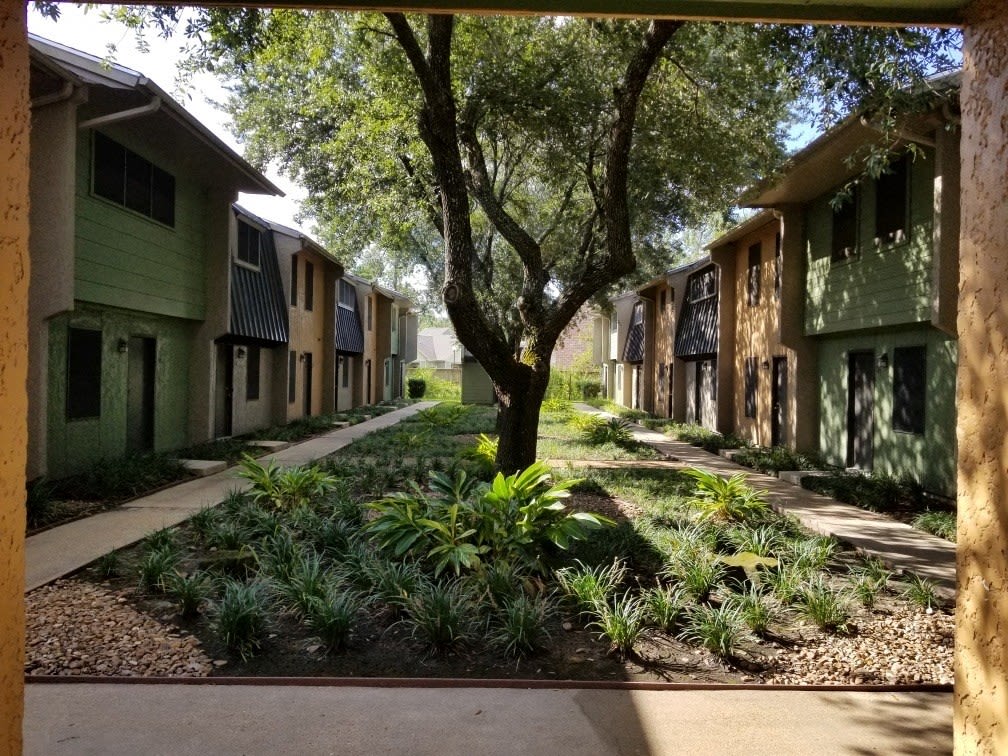 pic and link to property page