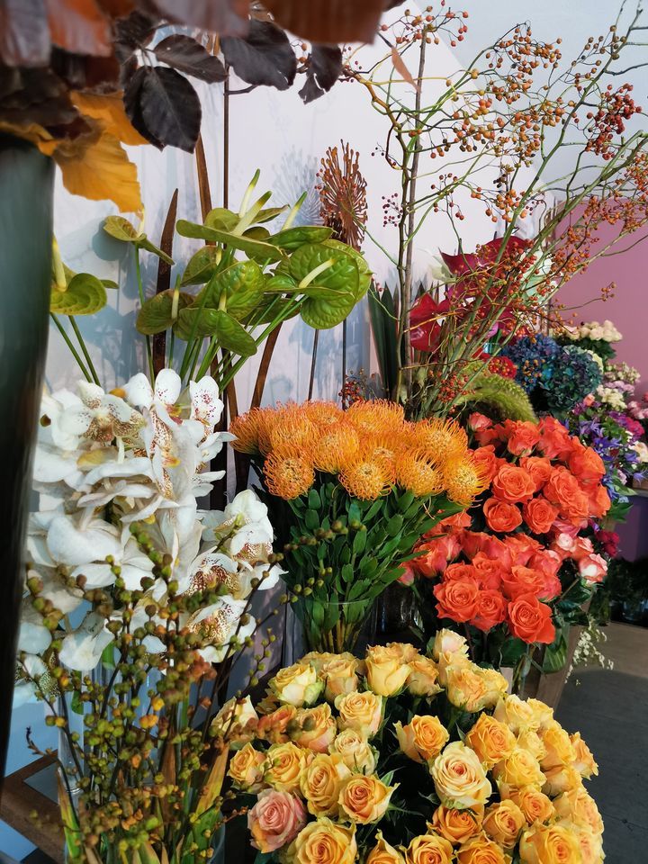 Fiori freschi per composizioni personalizzate