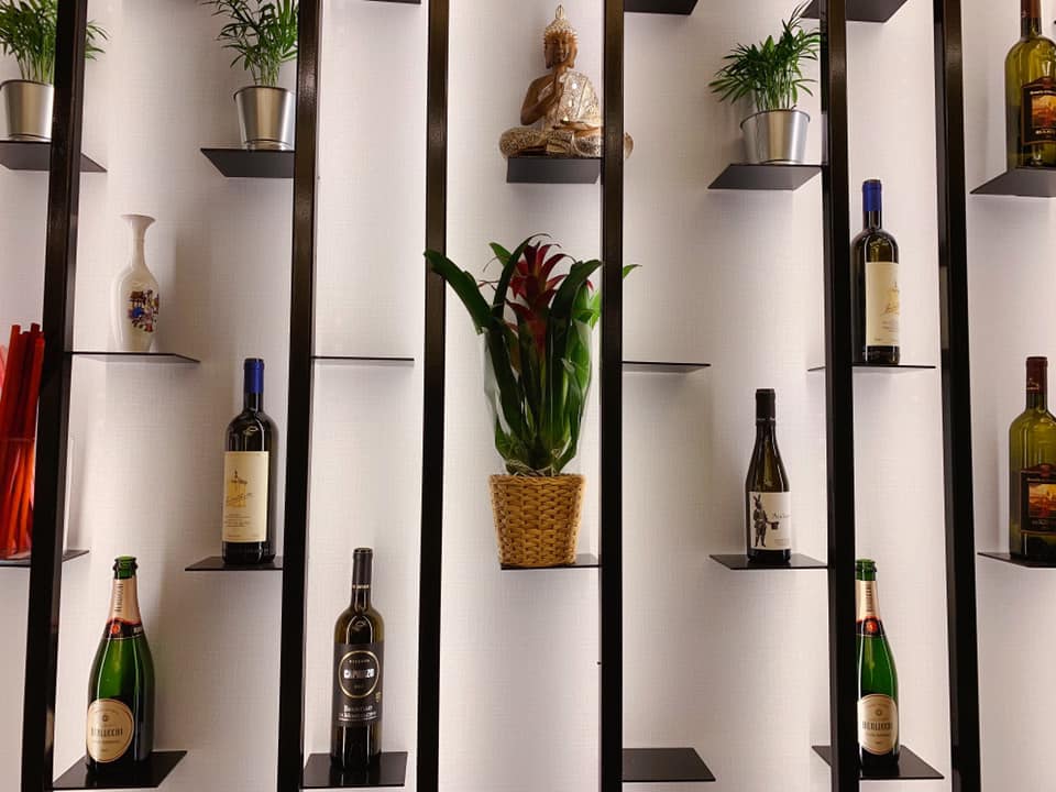 bottiglie di vino del ristorante asiatico