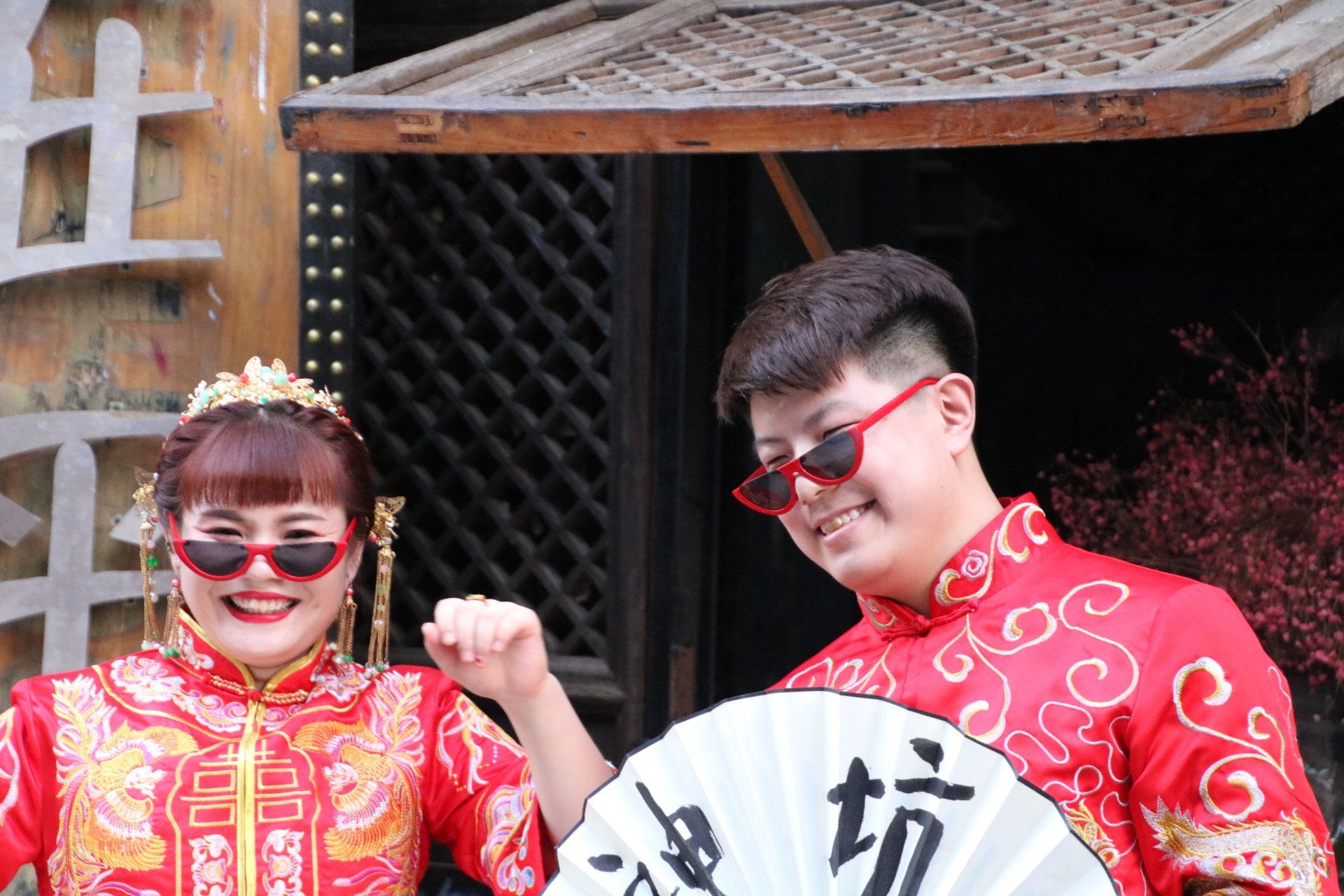chinees bruidspaar maakt foto