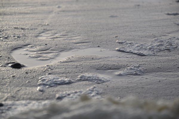 Strand Texel net op de rand van de water grens